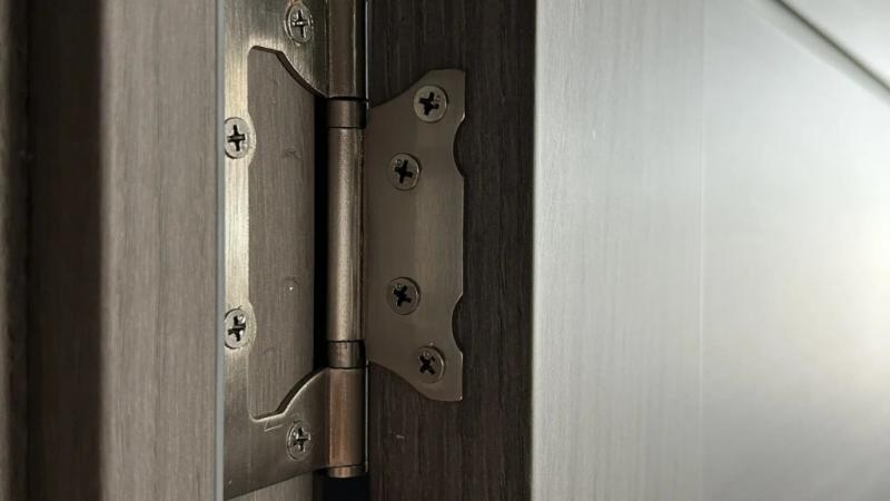 Петли для межкомнатных дверей: виды, какие лучше выбрать